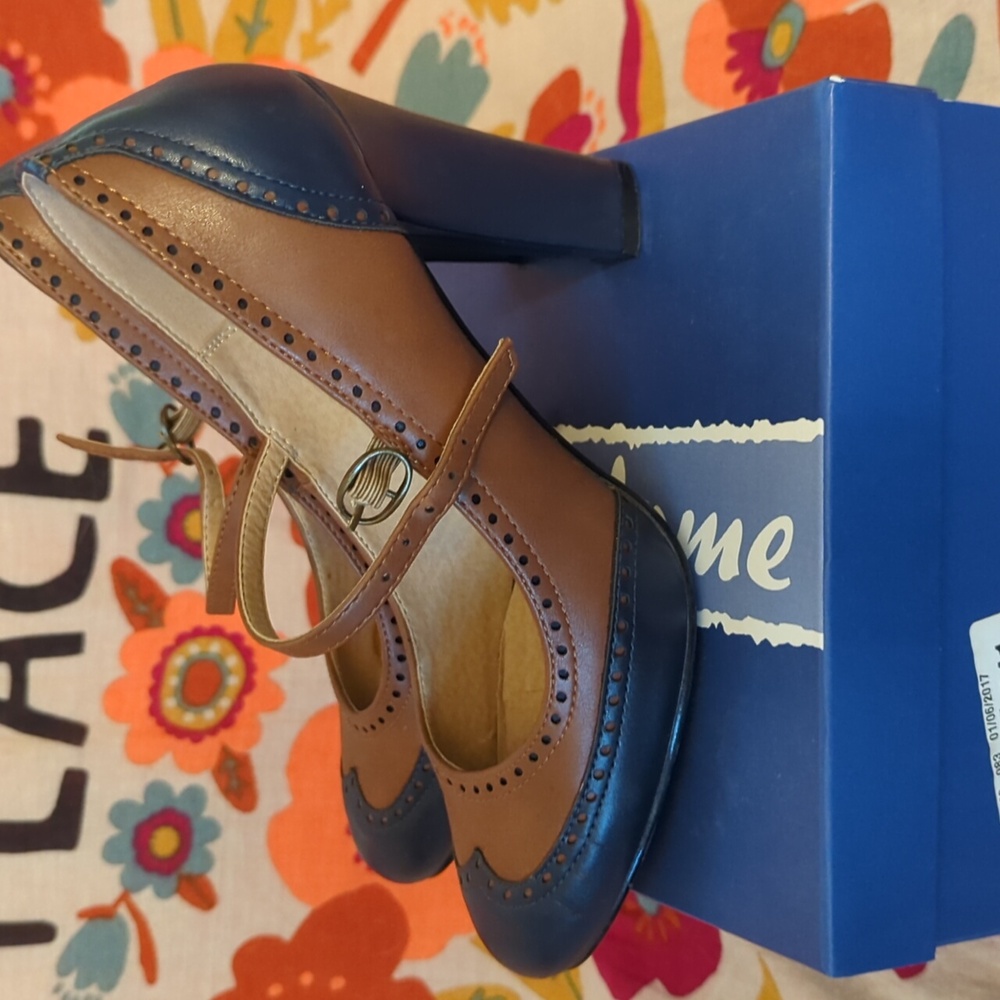 Brown and Black Mary Jane Heels - Picture 8 of 9